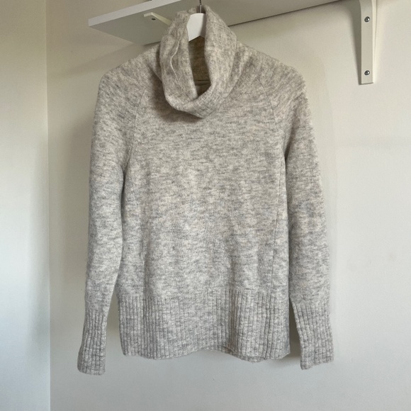 SOLD ⭑.ᐟ Aritzia The Group Babaton ⋆⋅☆⋅⋆Plutarch sweater - Picture 1 of 4